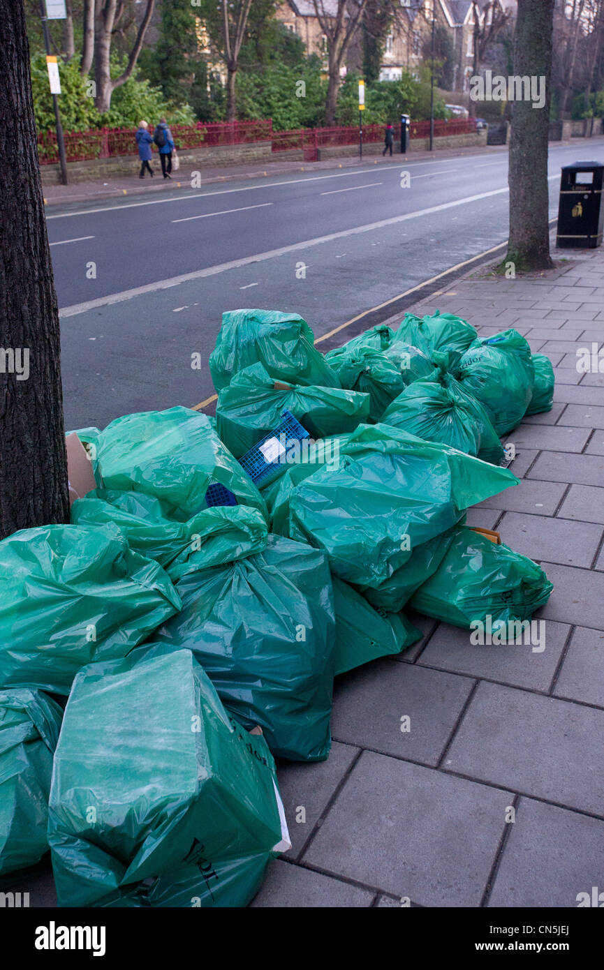 Commercial rubbish collection hi-res stock photography and images - Alamy