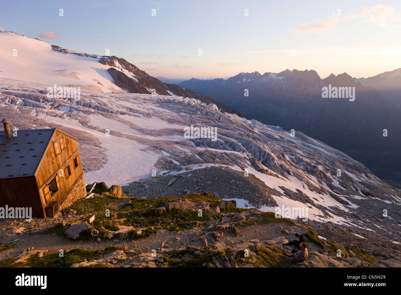 France, Haute Savoie, Chamonix Mont Blanc, Massif du Mont Blanc, Albert 1st refuge (2702m) with a view of the Glacier du Tour Stock Photo