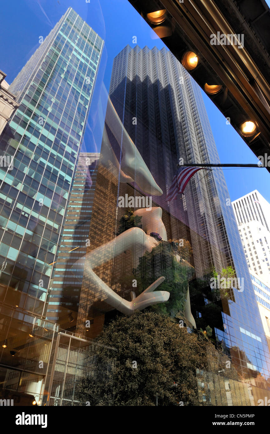 United States, New York City, Manhattan, Midtown, 5th Avenue, the Trump Tower is reflected in the window of Henri Bendel Stock Photo