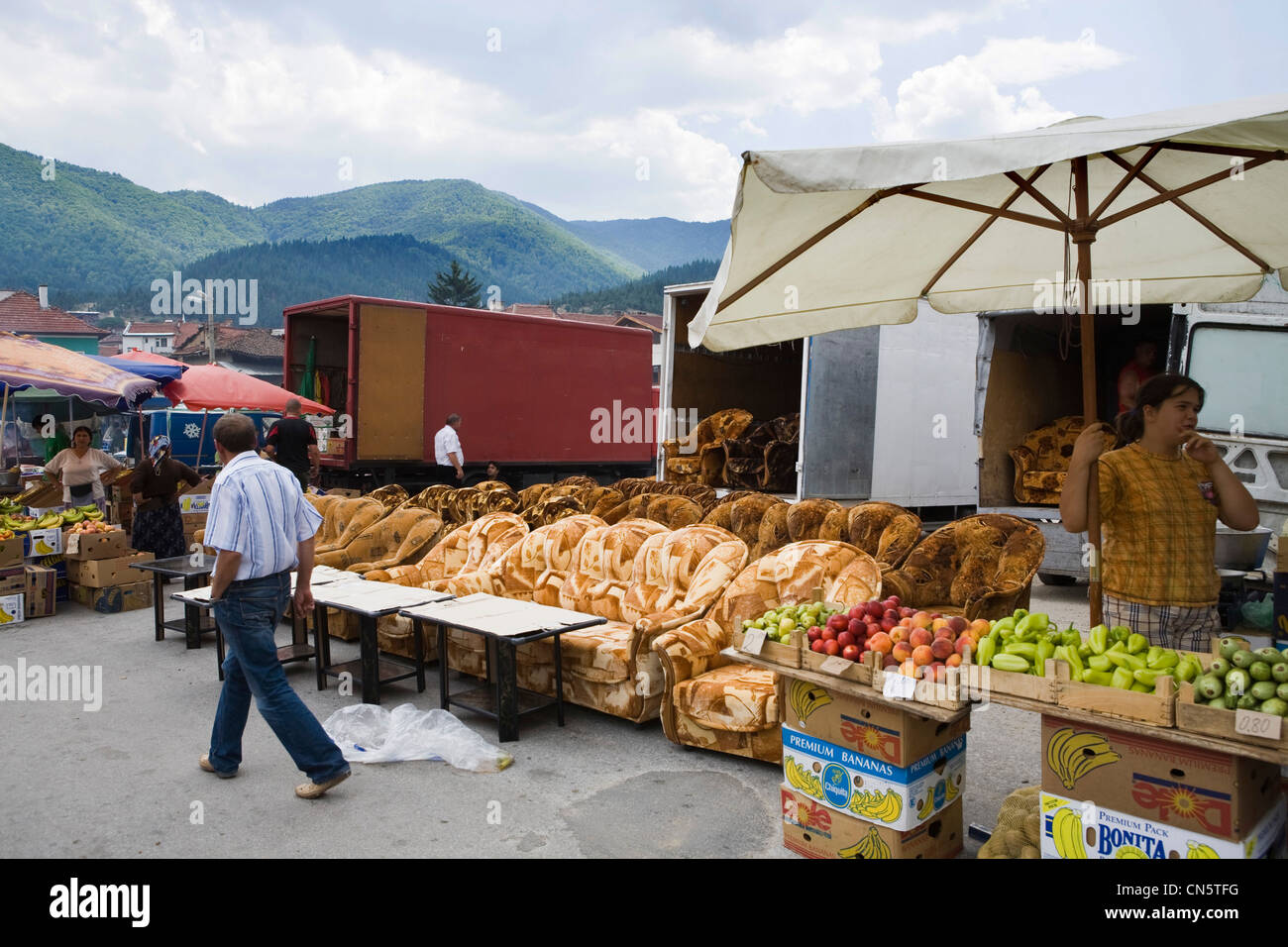 Outdoor market bulgaria hi-res stock photography and images - Alamy