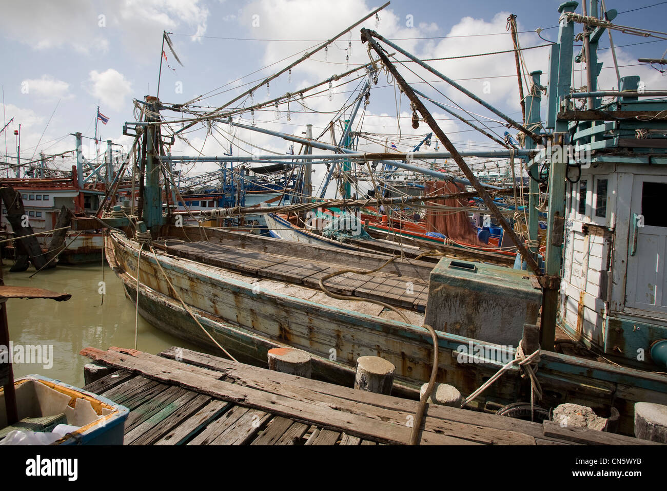 Fishing boats tied up at Lamsai Community, Songkhla, Thailand, Jan 2008 Photo by Mike Goldwater Stock Photo