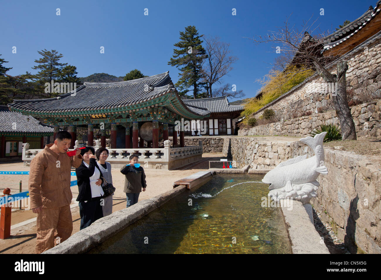 South Korea, South Gyeongsang Province, Haein Buddhist Temple, visitors drinking from the fountain Stock Photo