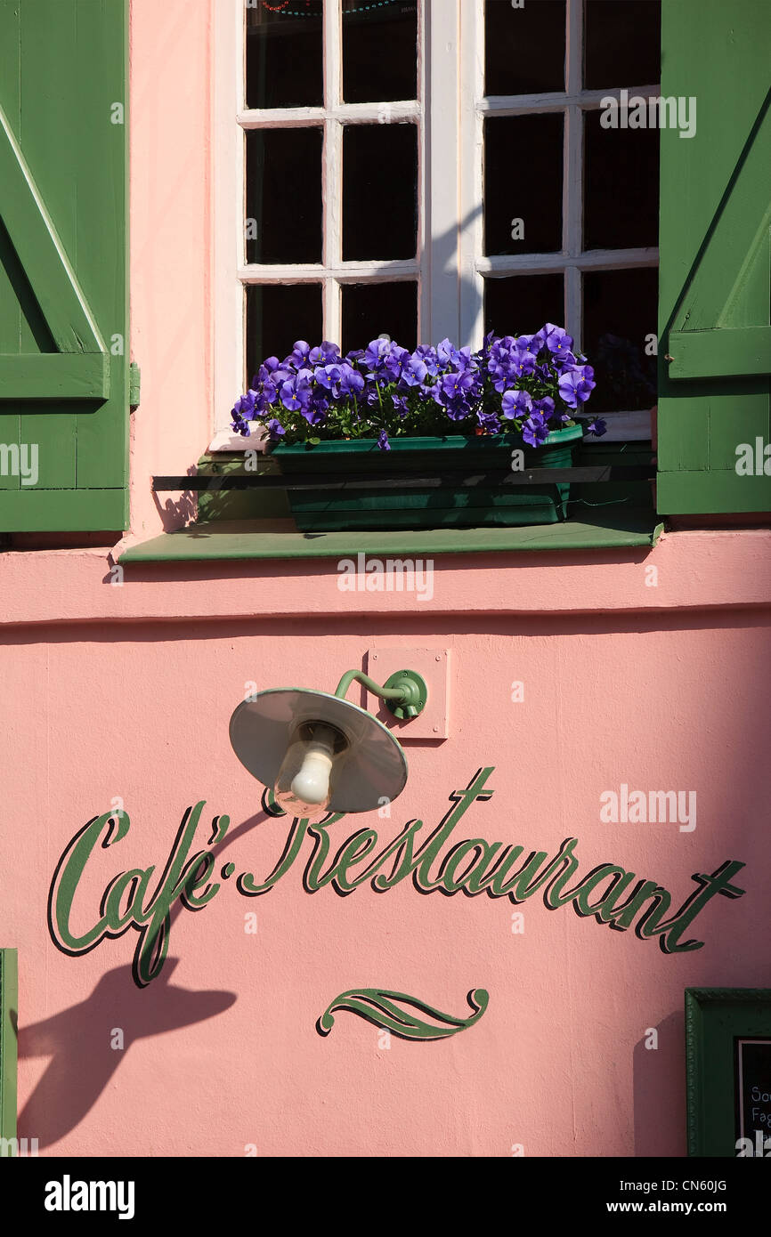 France, Paris, the Butte Montmartre, detail of the façade of the restaurant La maison Rose painted by Utrillo located on Stock Photo