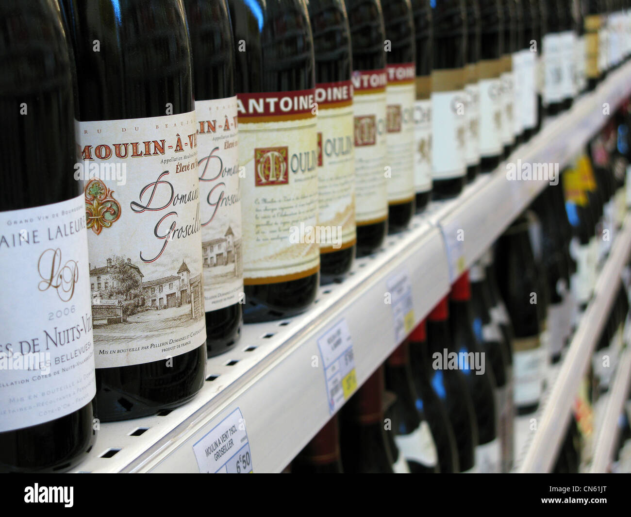 French wine on a French supermarket shelf Stock Photo Alamy