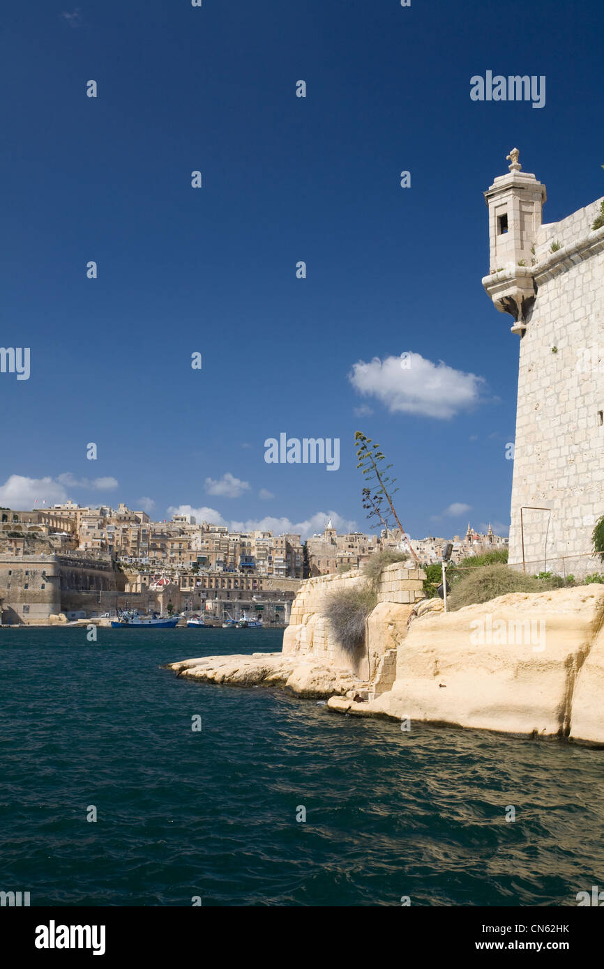Malta, the Three Cities, Vittoriosa, defensive tower of San Angelo Fortress and Valletta in the background Stock Photo