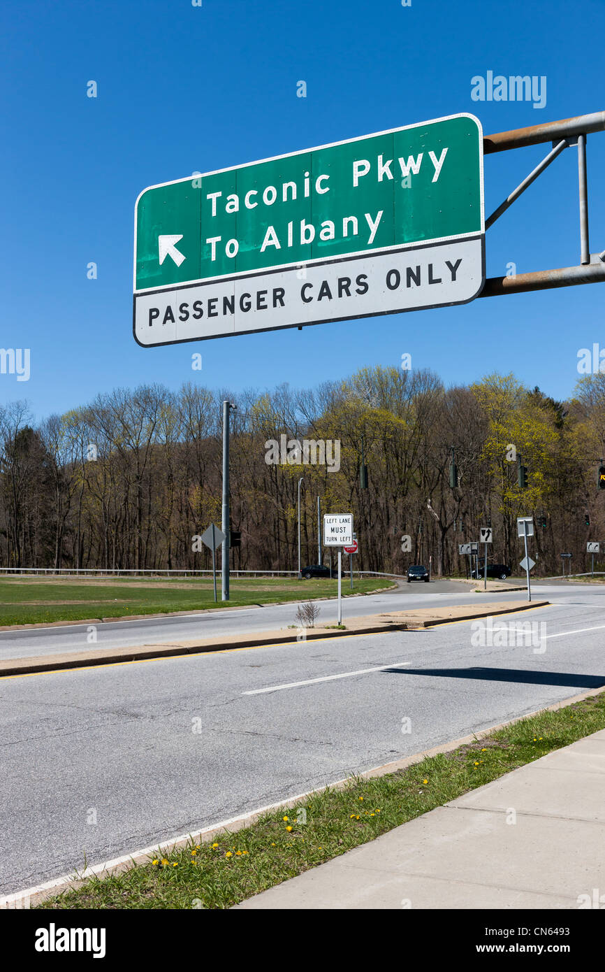 A sign pointing to the entrance to the southern end of the Taconic State Parkway in Valhalla, New York. Stock Photo