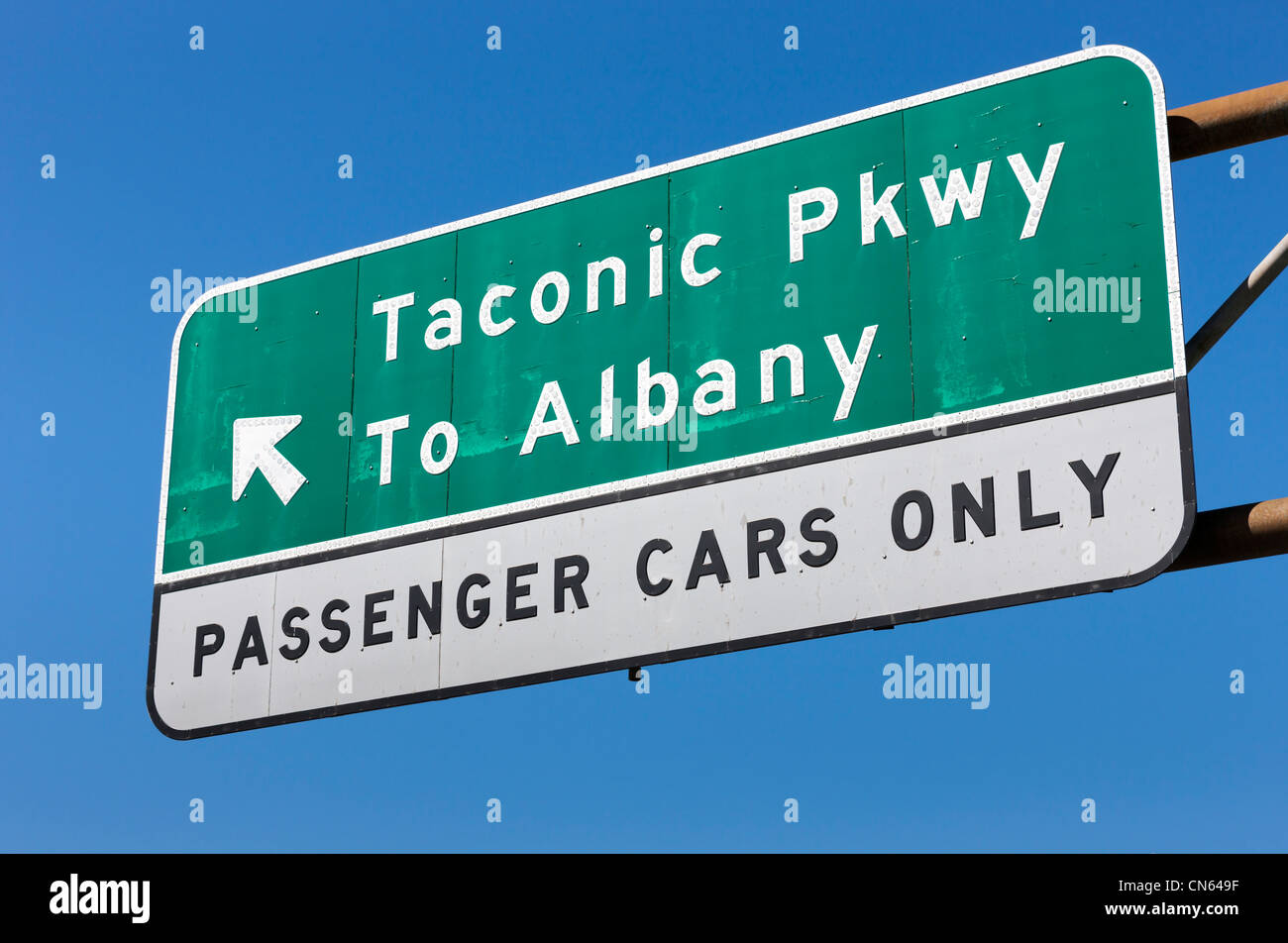 A sign pointing to the entrance to the southern end of the Taconic State Parkway. Stock Photo