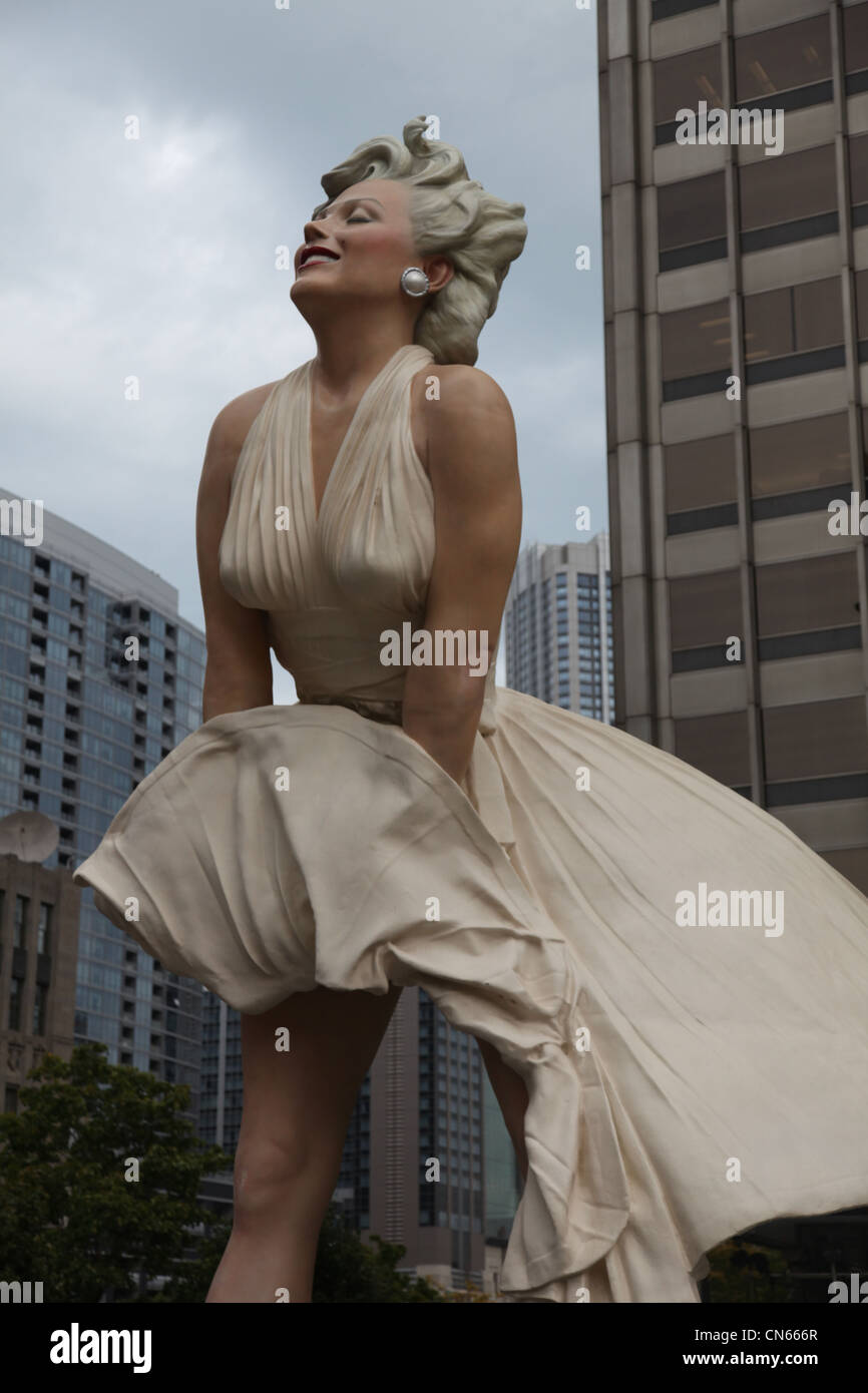 Statue of Marilyn Monroe in Chicago, Illinois USA usa united states of america actress hollywood celebrity movies white dress Stock Photo