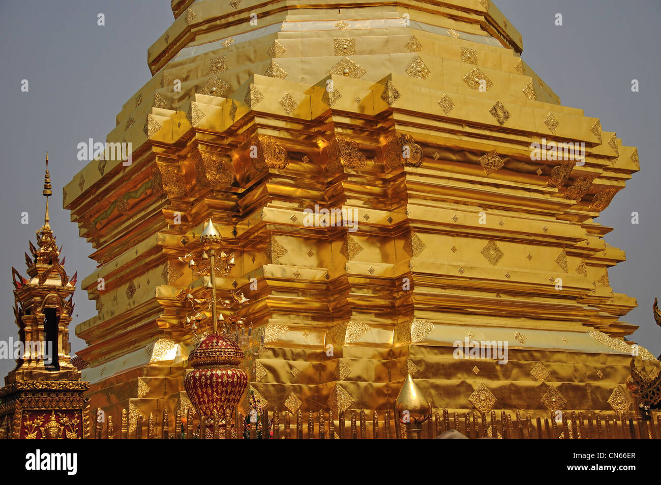 Golden chedi at Wat Phrathat Doi Suthep Buddhist temple, Doi Suthep, Chiang Mai, Chiang Mai Province, Thailand Stock Photo