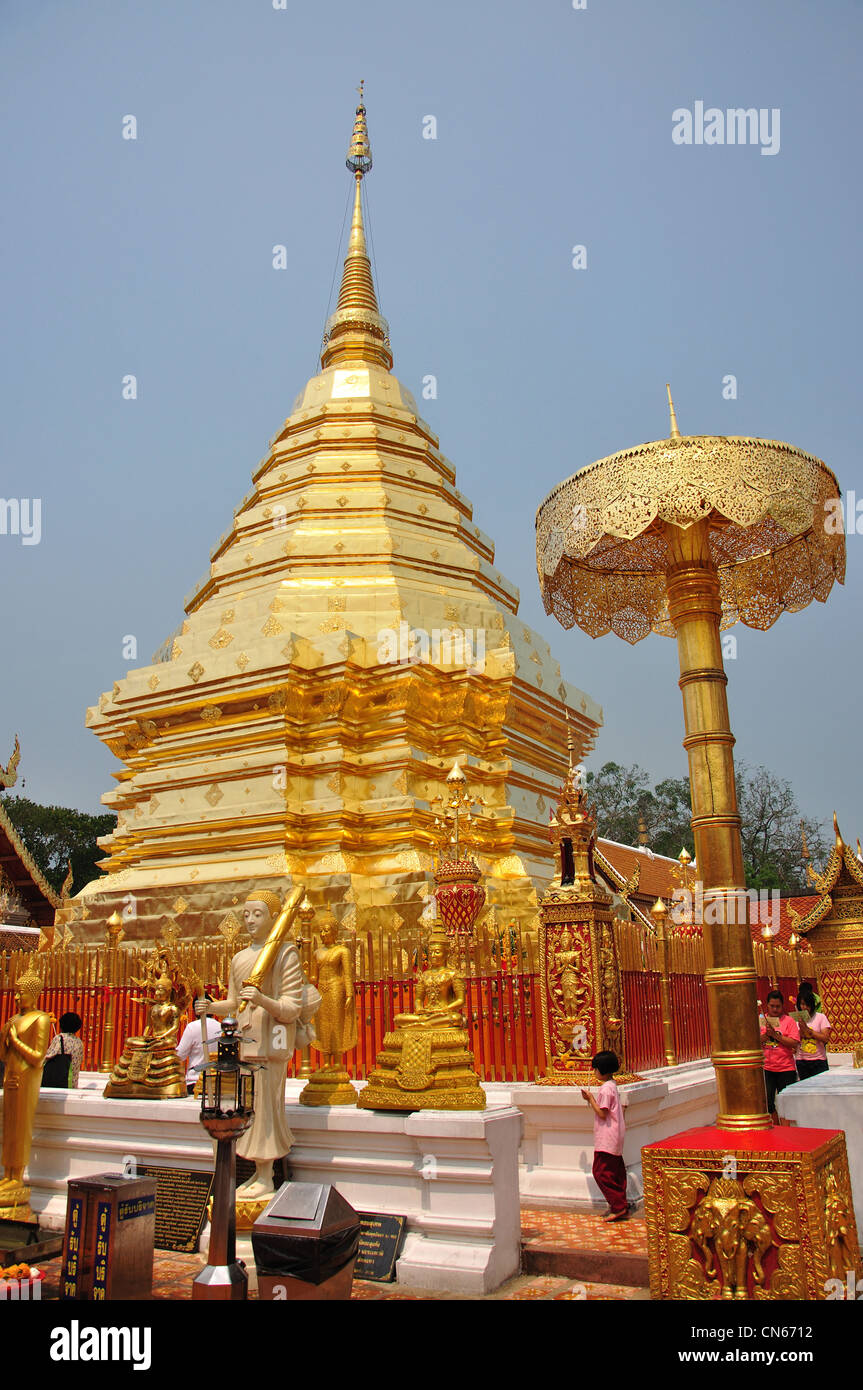 Golden chedi at Wat Phrathat Doi Suthep Buddhist temple, Doi Suthep, Chiang Mai, Chiang Mai Province, Thailand Stock Photo