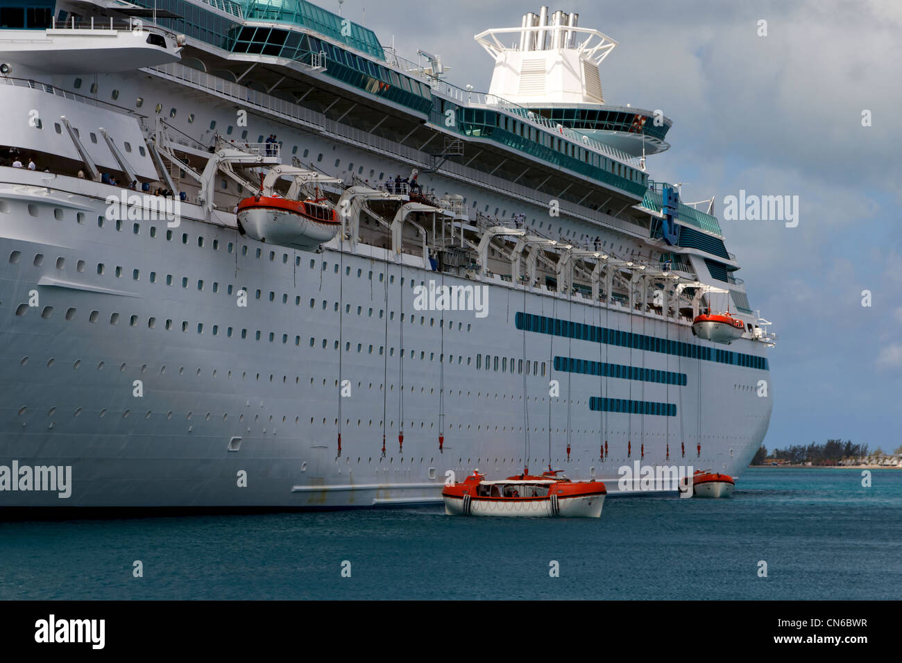 Deploy lifeboats hi-res stock photography and images - Alamy