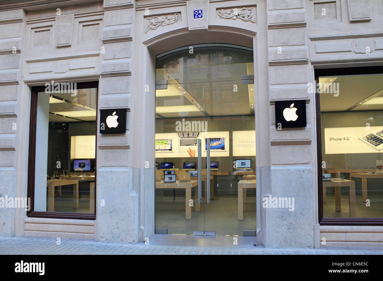 The Apple Store Valencia Spain Stock Photo Alamy