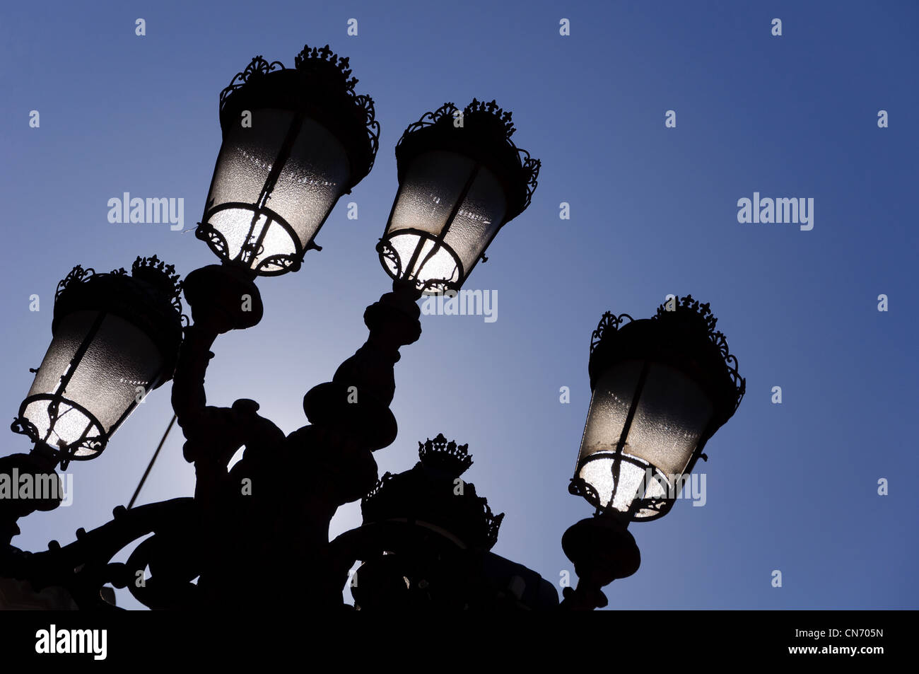 Street lamp light silhouette hi-res stock photography and images - Alamy