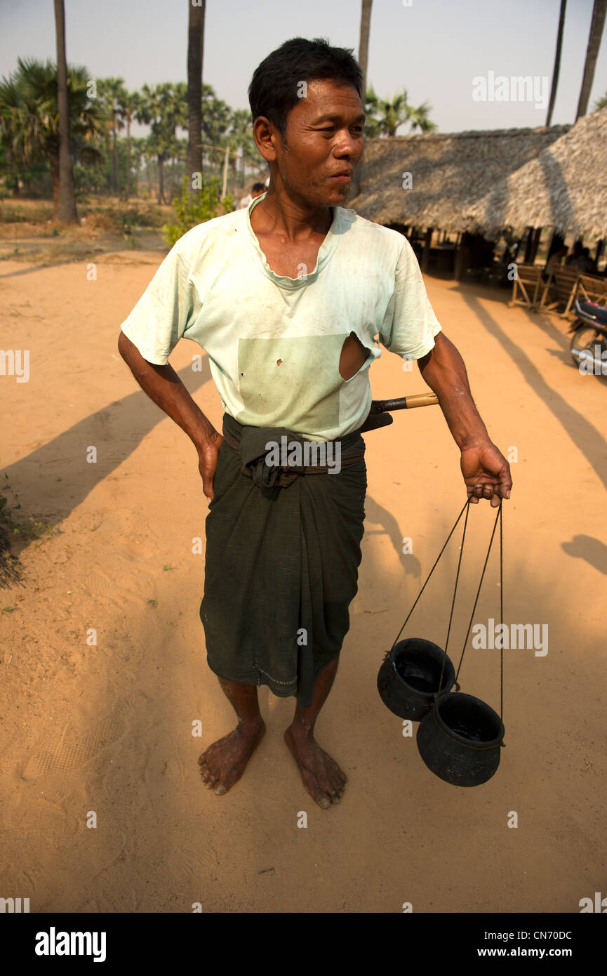 Portrait of a toddy palm climber collecting sap in Nyaungu, Mandalay Region, Myanmar Stock Photo