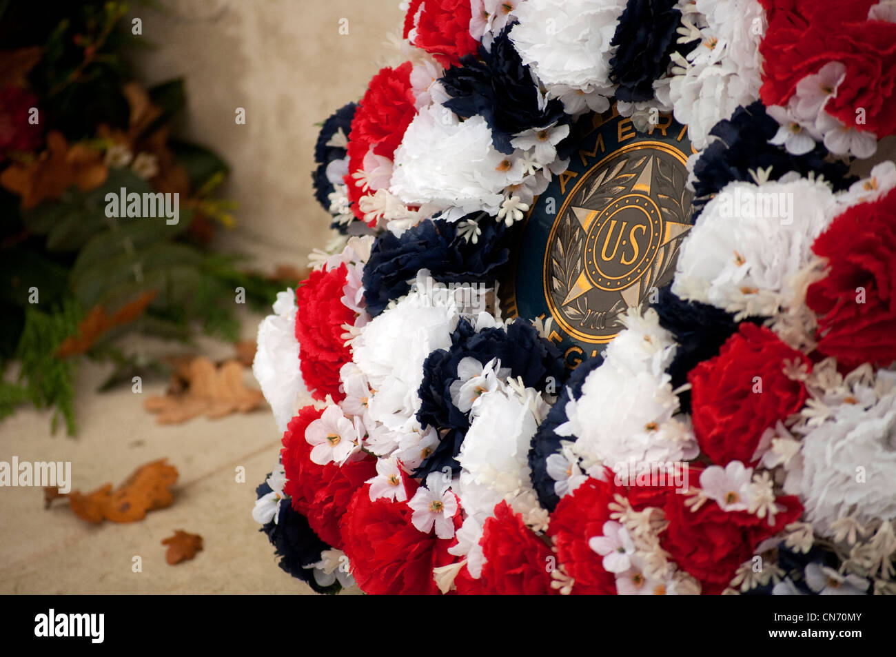Wreath laid at the wall of the fallen at the American Cemetery, Madingley, November 11, 2011. Stock Photo