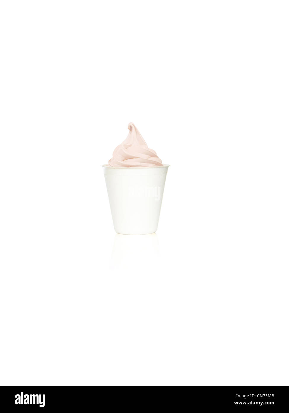 Frozen yogurt cup hires stock photography and images Alamy