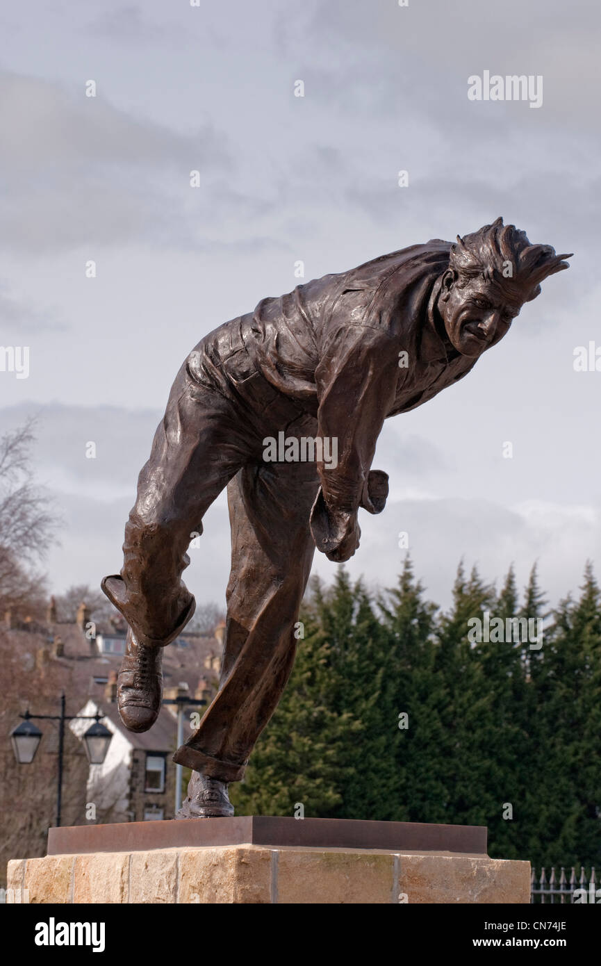 Close-up of bronze statue of cricketer Fred (Freddie) Trueman (front view of fast bower in action, bowling) - Skipton, North Yorkshire, England, UK. Stock Photo
