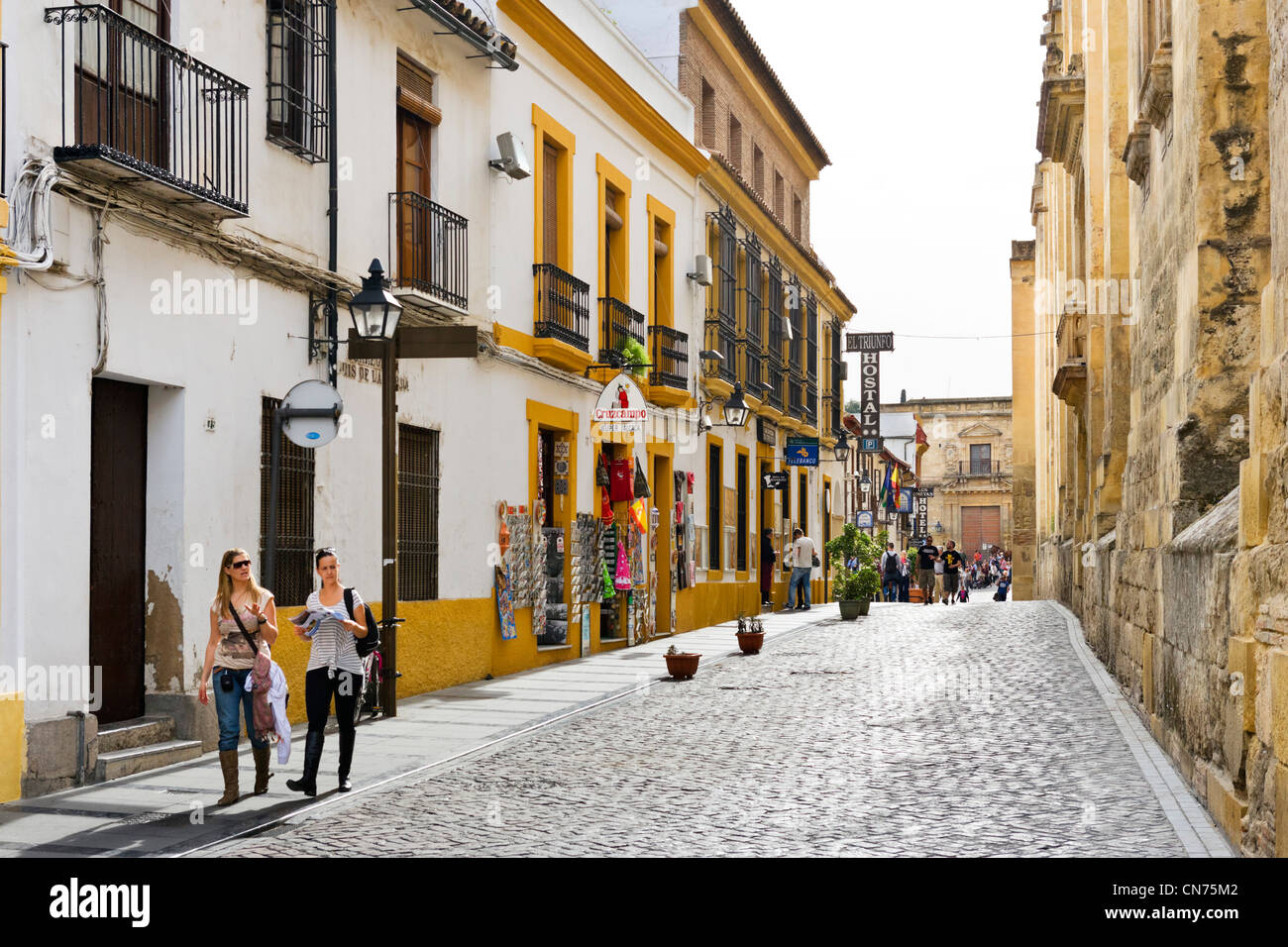 Shops outside the Mezquita (Cathedral-Mosque) in the historic old town (La Juderia), Cordoba, Andalucia, Spain Stock Photo