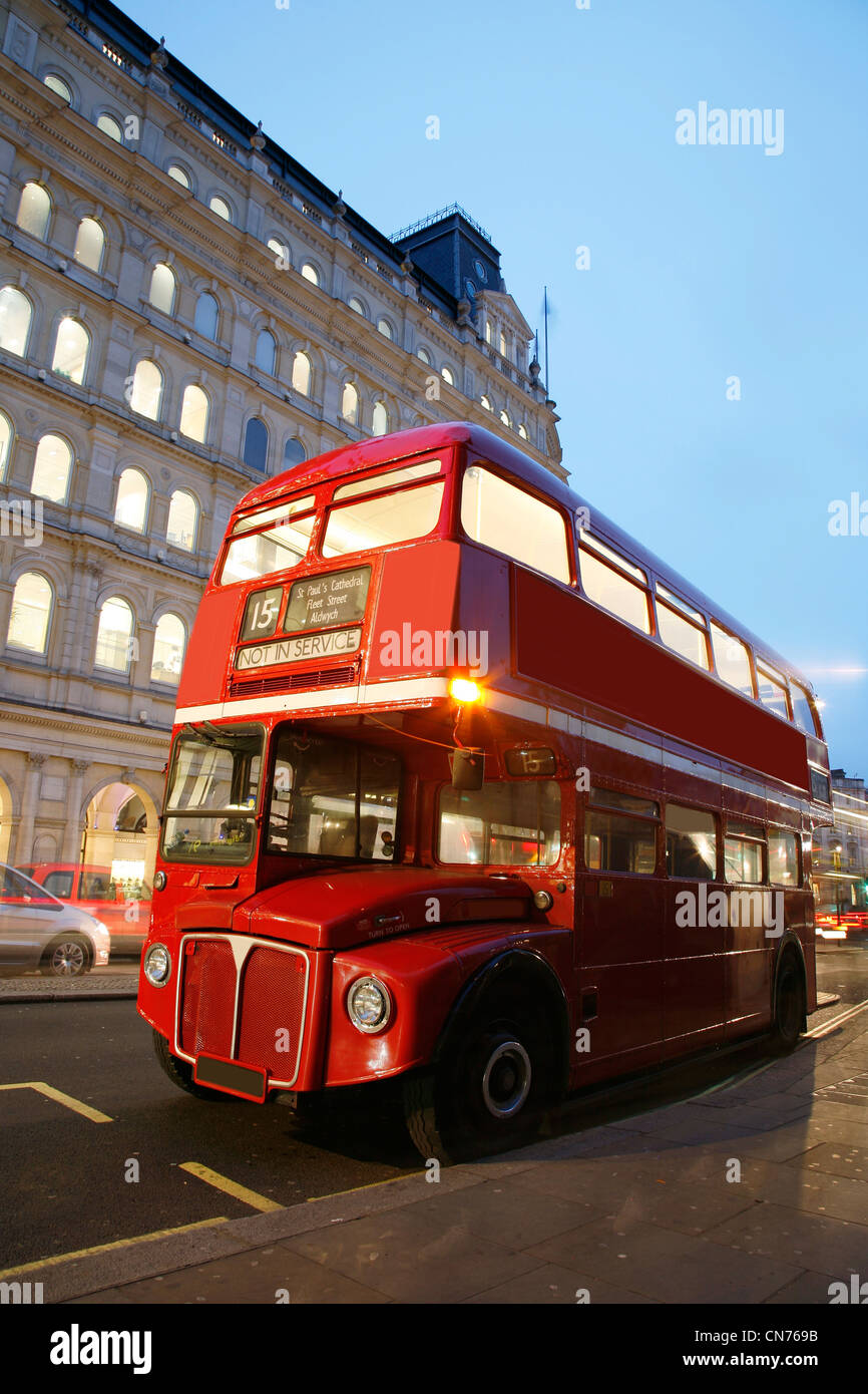 Old london bus night hi-res stock photography and images - Alamy