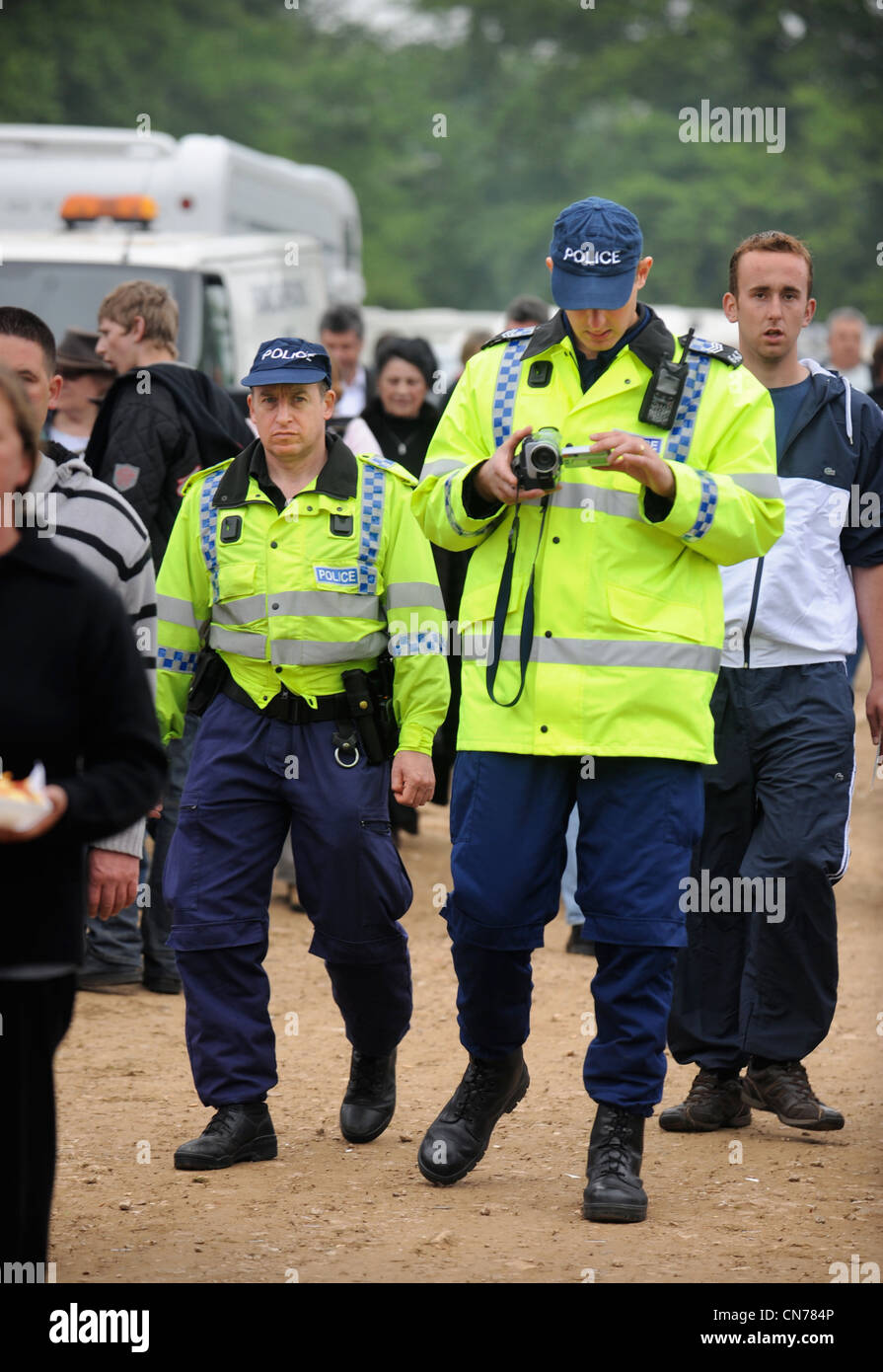 Policemen at the StowontheWold horse fair using overt video