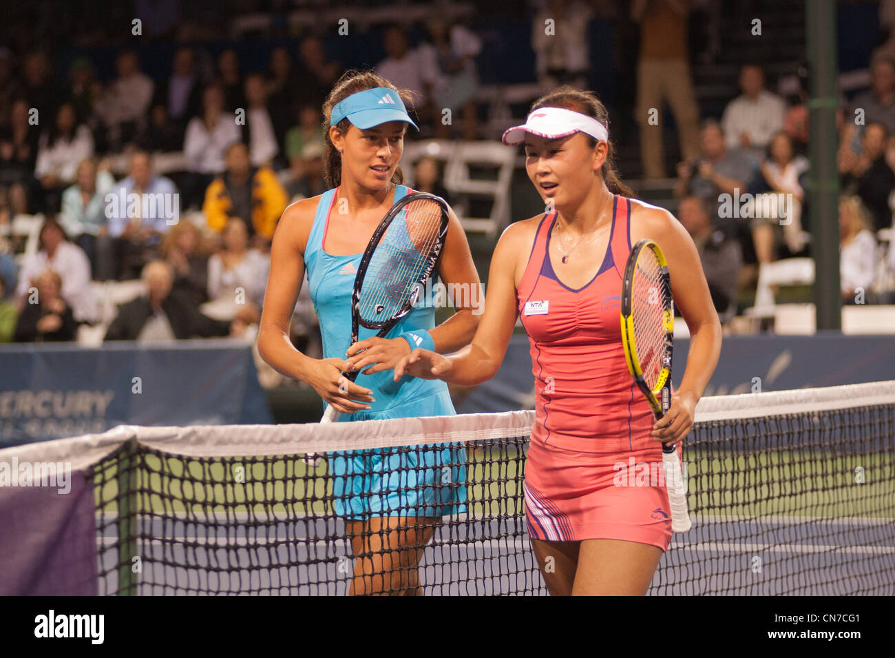 Ana Ivanovic and Shuai Peng pay respects after Mercury Insurance Open at La Costa Resort Stock Photo