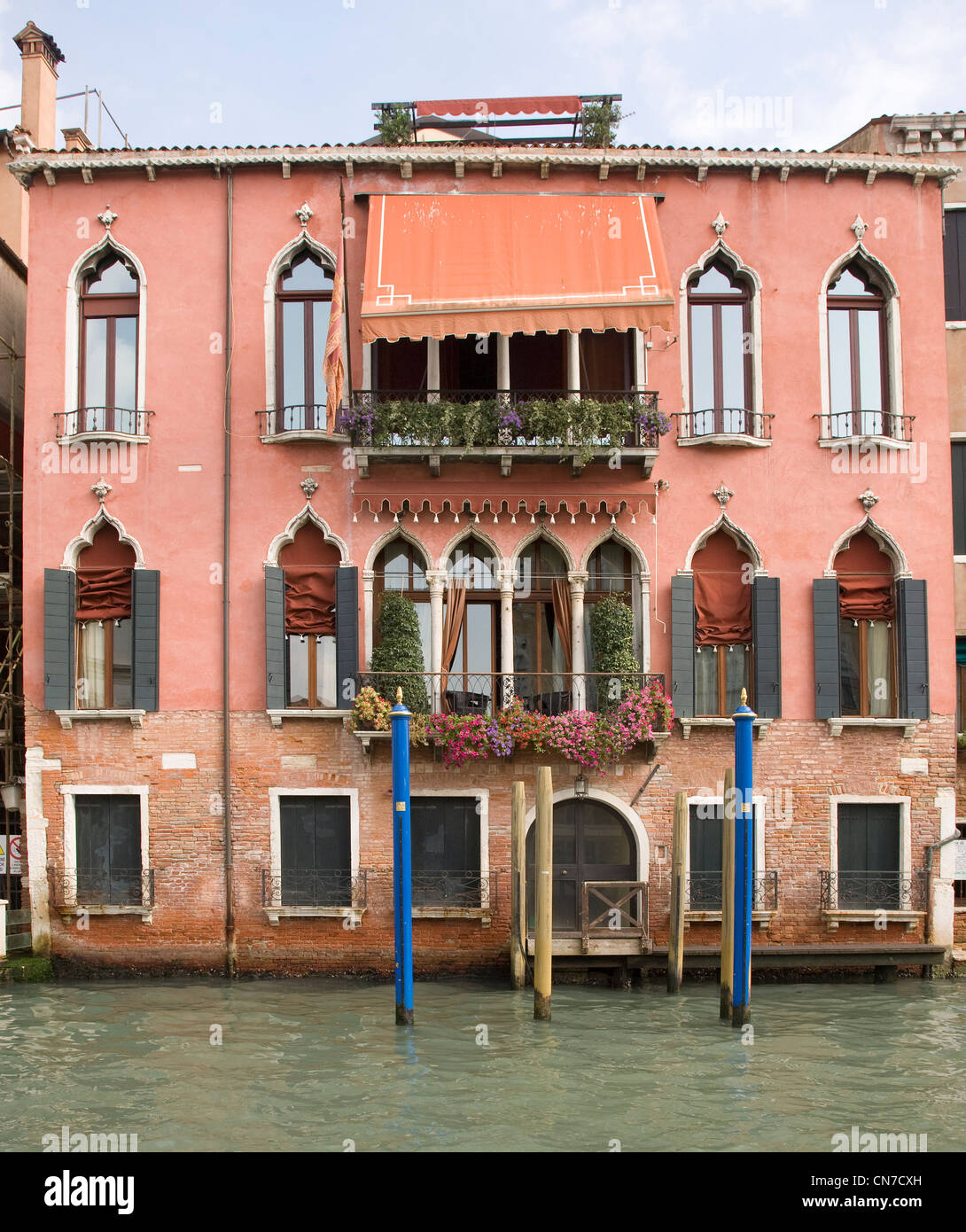 Pink Moorish style canal side house, Grand canal, Venice, Italy Stock Photo