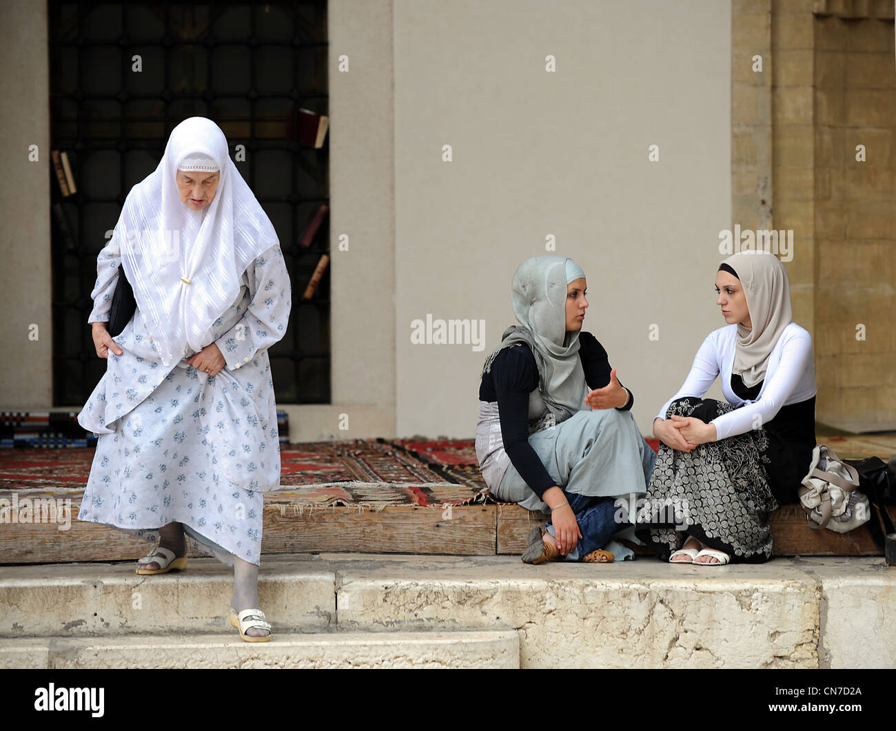 Bosnian Muslim women sits in front of Gazi Husrev Bey mosque in Sarajevo Stock Photo