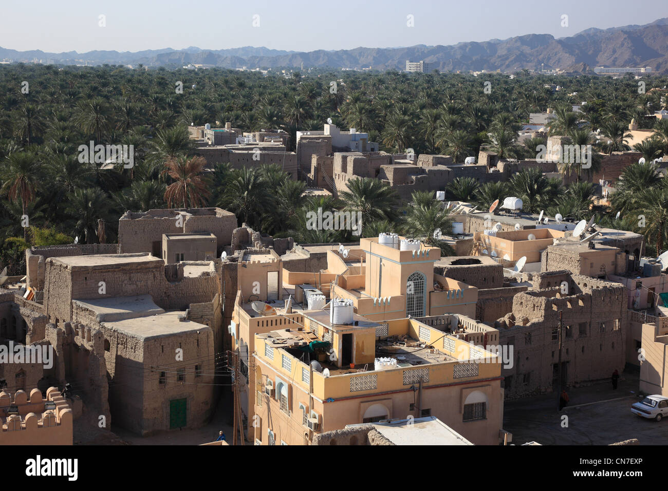 Nizwa ist das Zentrum des omanischen Kernlandes. Die Oasenstadt liegt am Südrand des Hadschar-Gebirges nahe dem Dschabal al-Achd Stock Photo