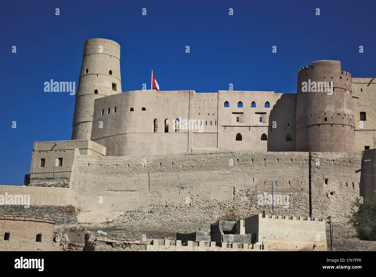 Bahla, Festung Hisn Tamah, Inmitten der Stadtmauer liegt die im 17. Jahrhundert vermutlich vom Stamm der Nabhani auf einem Stein Stock Photo