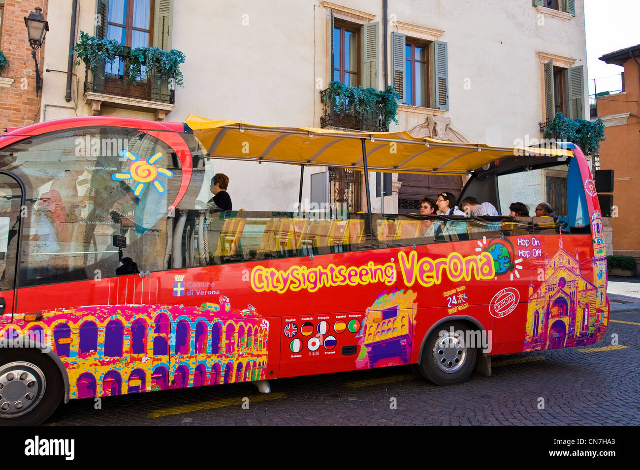  Tourists bus, Verona, Veneto, Italy Stock Photo - Alamy Motiv 