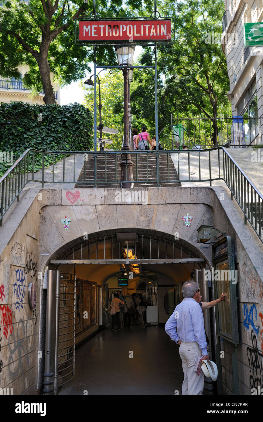 France, Paris, Lamarck Caulaincourt metro station Stock Photo Alamy