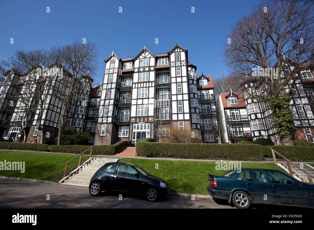 Holly Lodge Estate, Mansions, Oakeshott Avenue, gated community