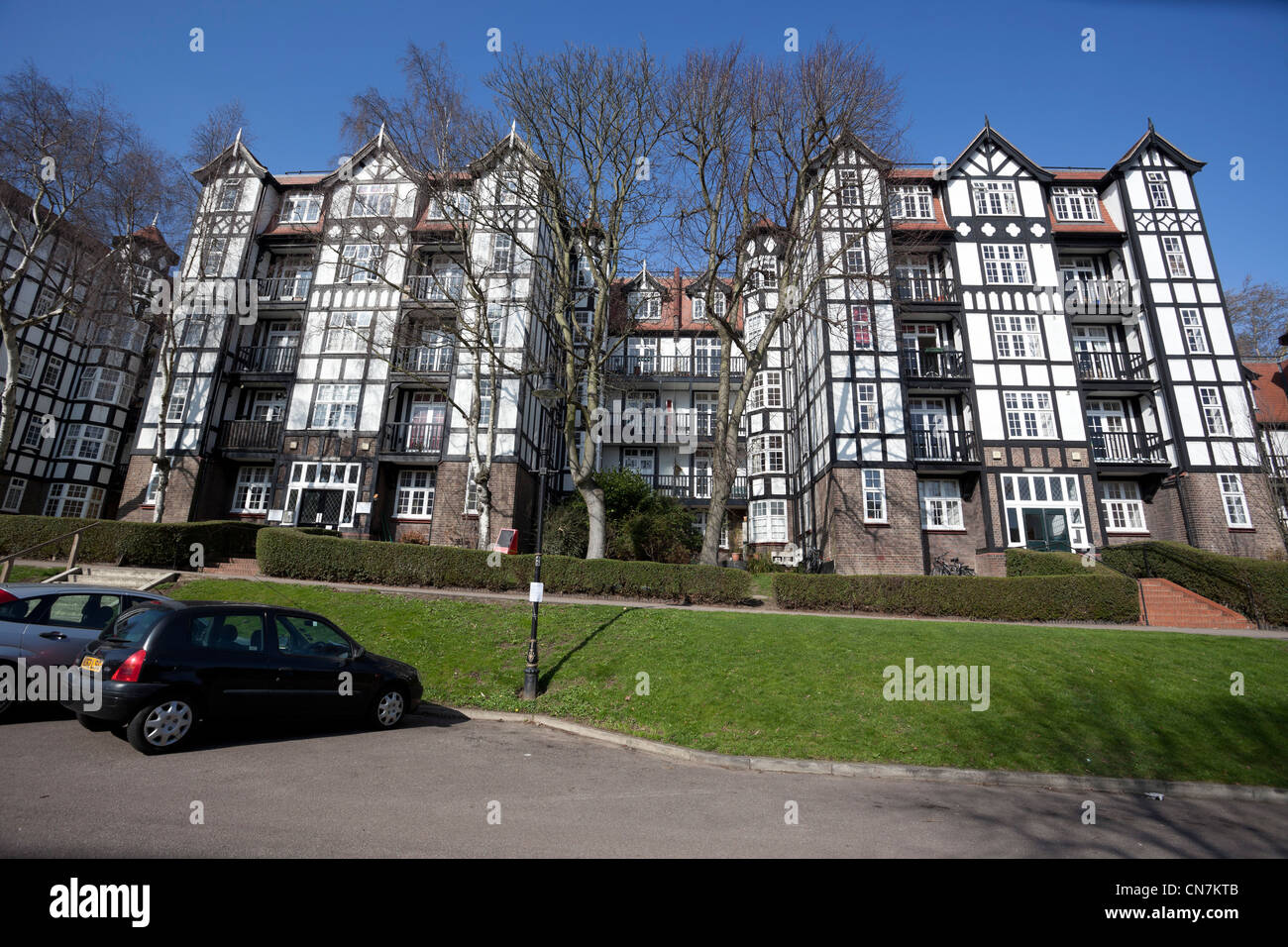 Holly Lodge Estate, Mansions, Oakeshott Avenue, gated community residential block, Highgate, London, N6, England, UK Stock Photo