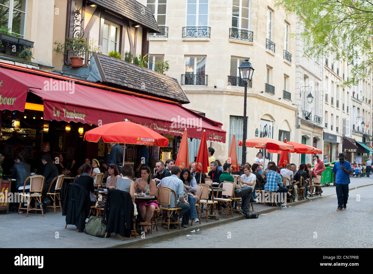 France, Paris, bar restaurant in Rue Montmartre (Montmartre street