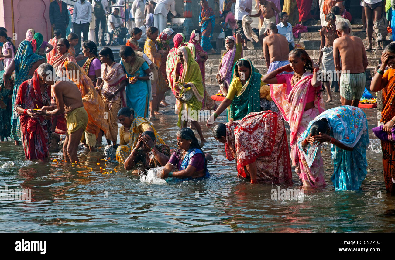 Hindu women making the ritual water ablutions. Ram Kund. Godavari river. Nasik. India Stock Photo