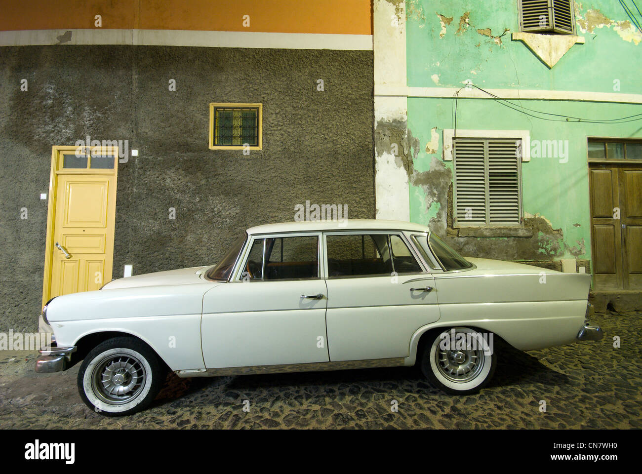 Cape Verde, Sao Vicente island, Mindelo, old Mercedes car under the light of a streetlight in the lanes of Mindelo Stock Photo