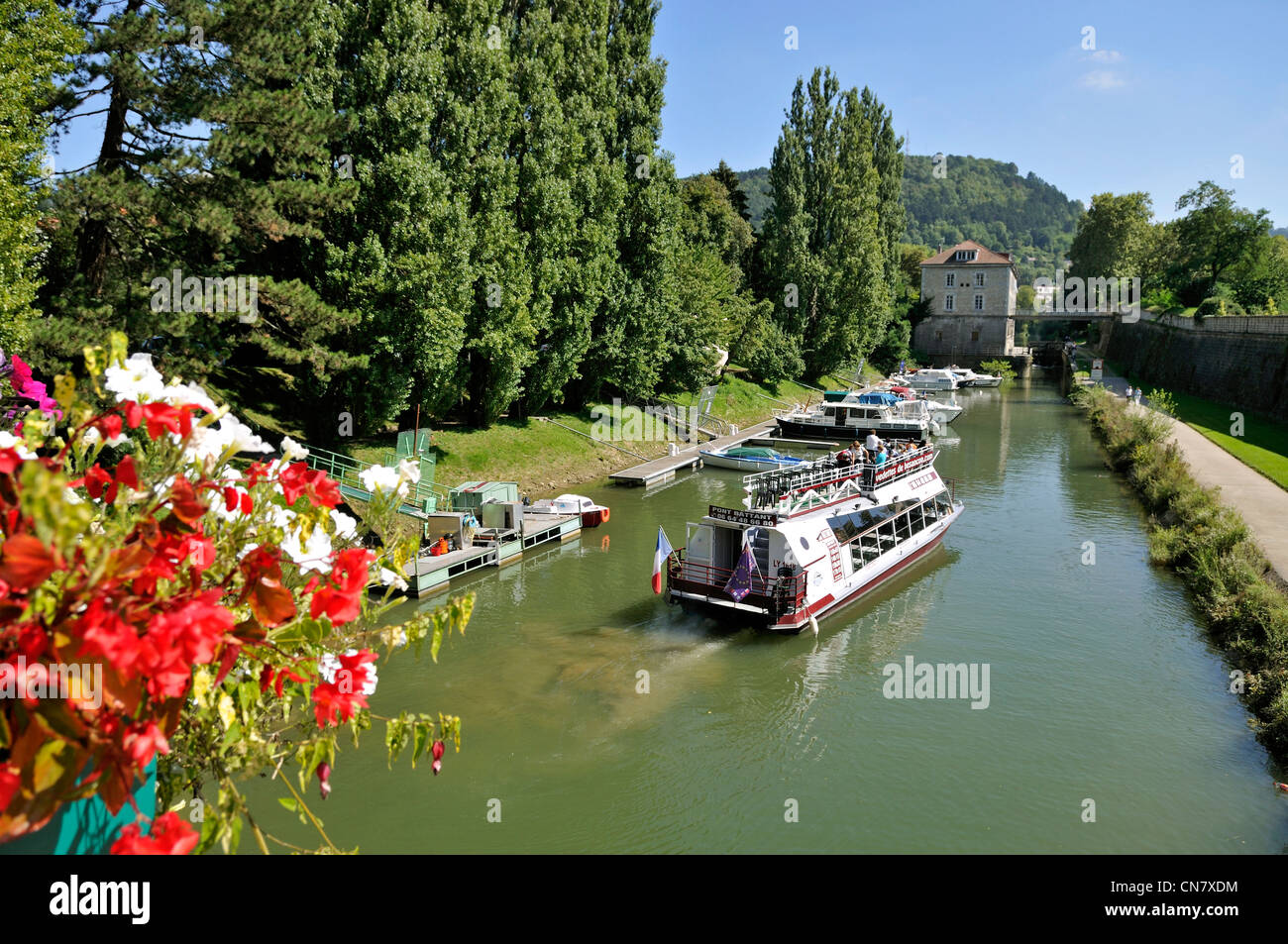 France, Doubs, Besancon, Doubs, lock the Moulin Saint Pierre, riverboat, was Stock Photo