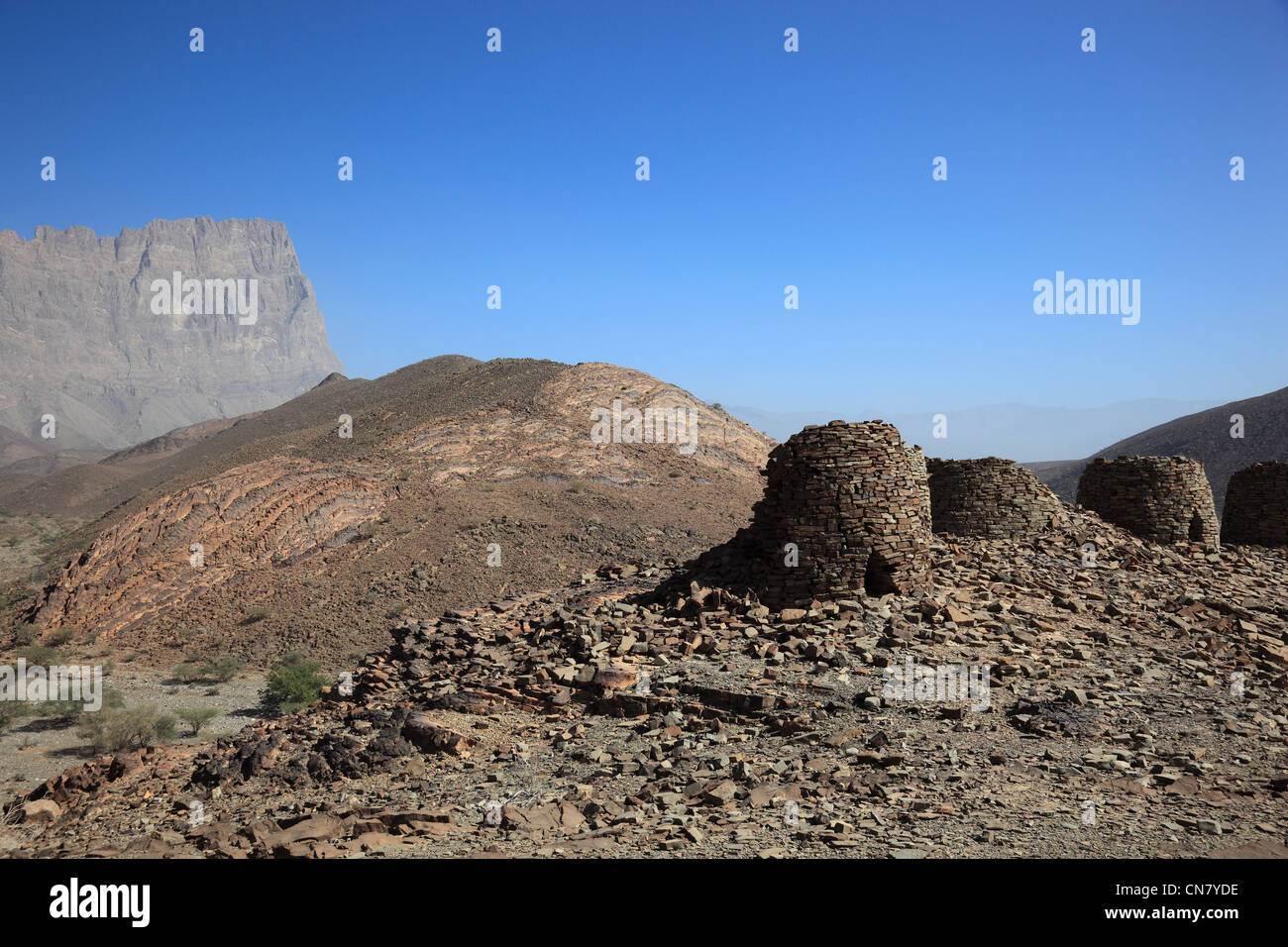 Die Bienenkorbgräber von Al-Ayn sind wegen ihres guten Erhaltungszustandes und der Lage am Rande des Jebel Misht (Kammberg) die Stock Photo