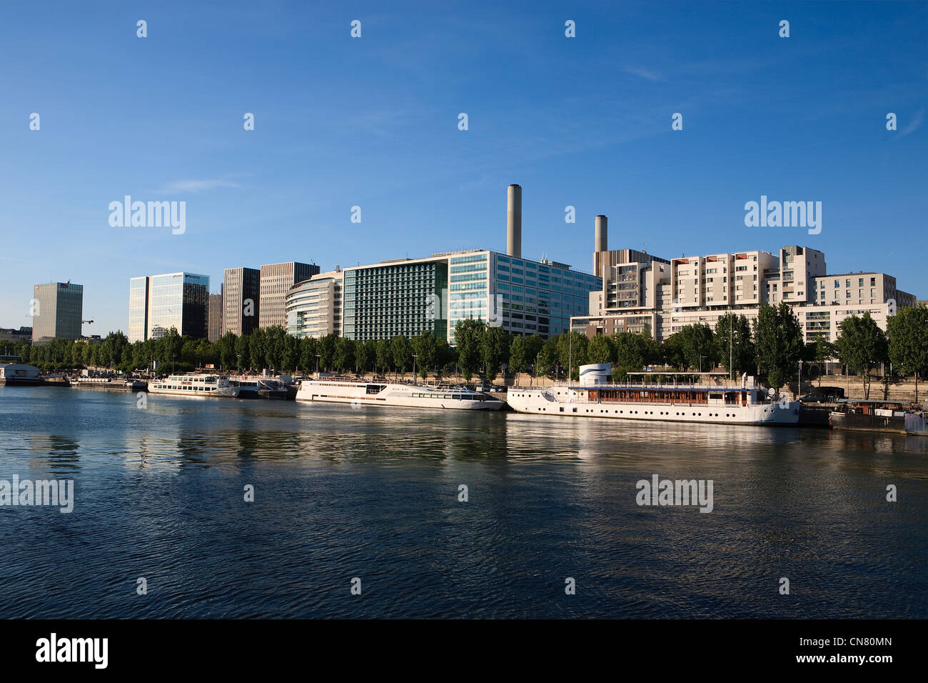 France, Paris, boats on Quai de Bercy and business district of Gare de Lyon Stock Photo