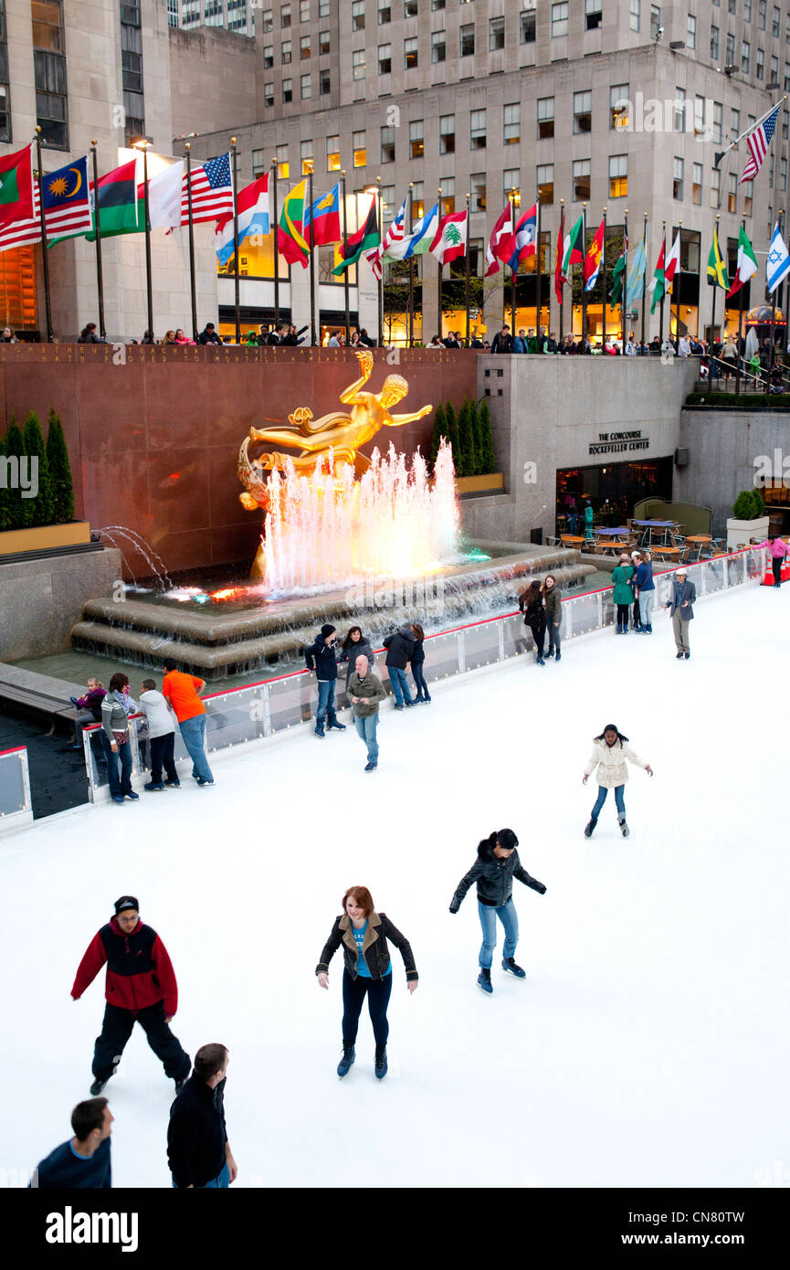 30 rock ice skating hi-res stock photography and images - Alamy