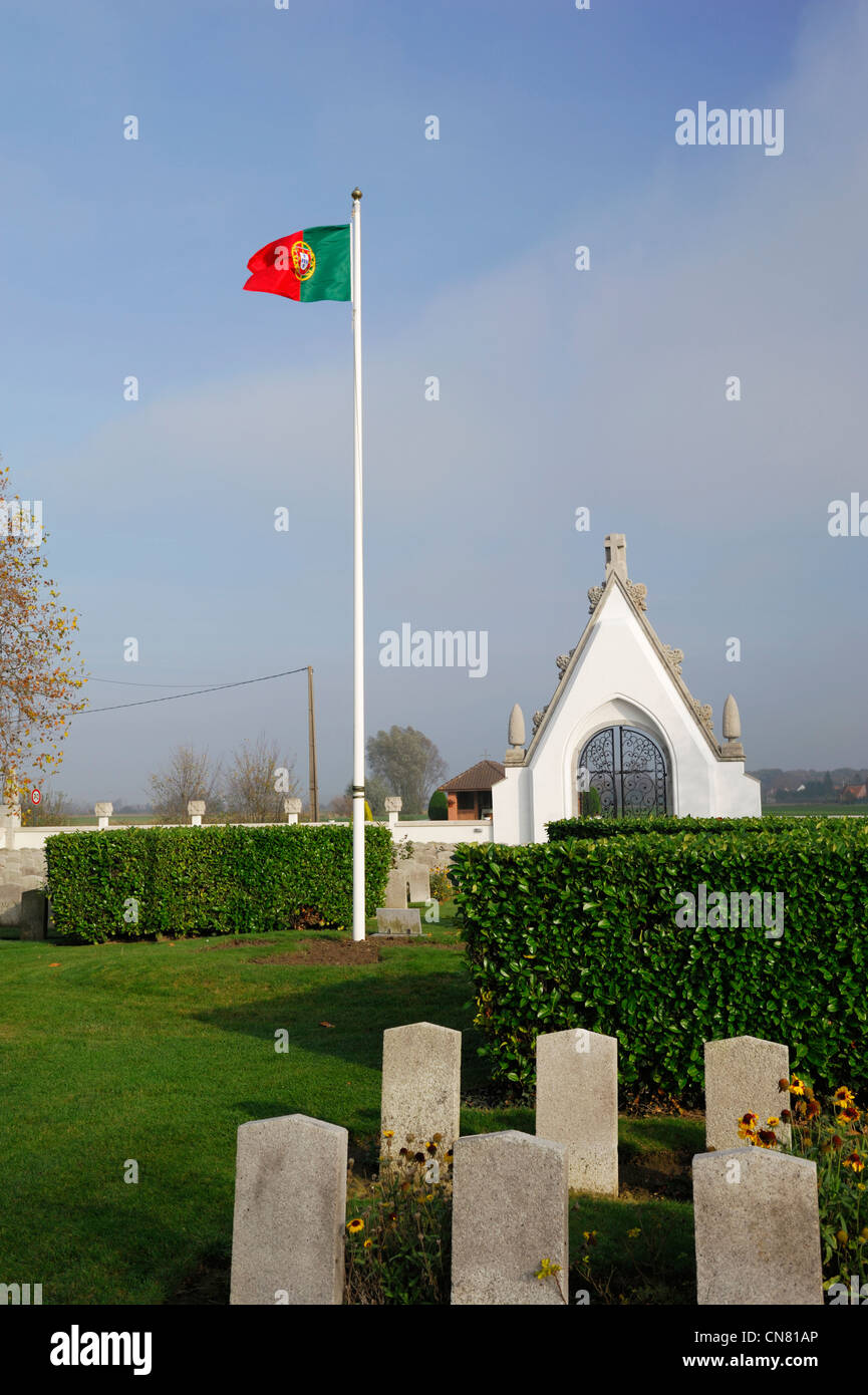 France, Pas de Calais, Richebourg, graves and portugese Flag in the Portuguese military cemetery of Richebourg Neuve Chapelle Stock Photo