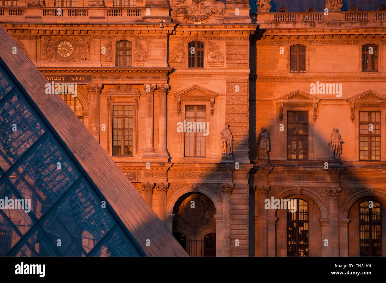 France, Paris, the Pyramide du Louvre by the architect Ieoh Ming Pei and the facade of the Cour Napoleon Stock Photo