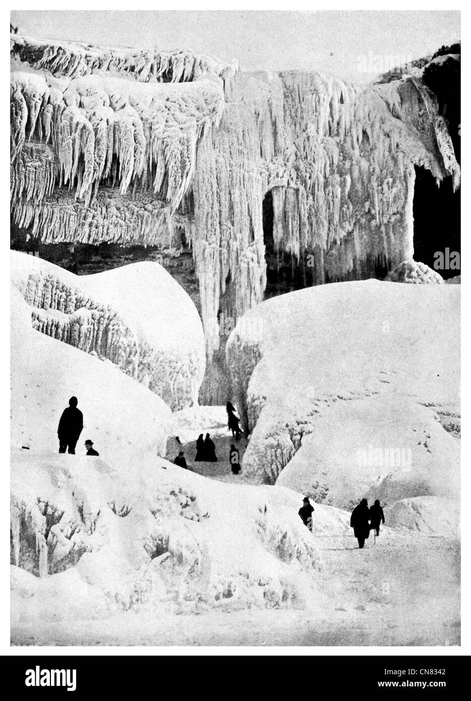 1917 Niagara Falls Frozen ice snow winter cave frost tourist tourism Stock Photo