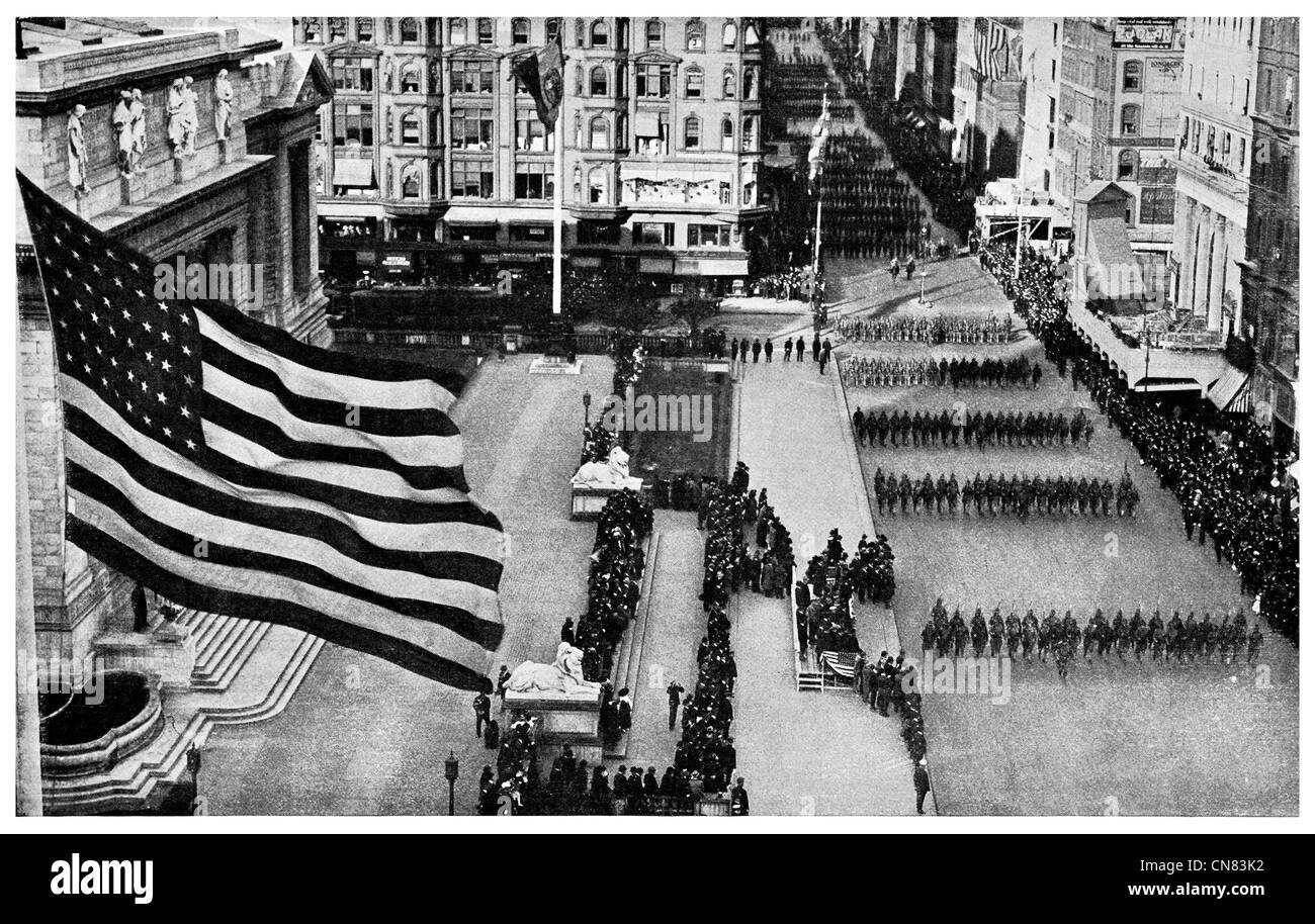 1917 Fifth Avenue New York Liberty marching US Army Military Parade Stock Photo