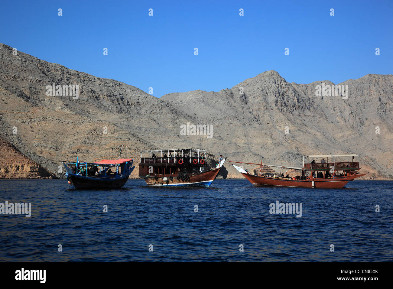 Dhau in den Buchten von Musandam, Shimm-Meerenge, in der omanischen Enklave Musandam, Oman Stock Photo
