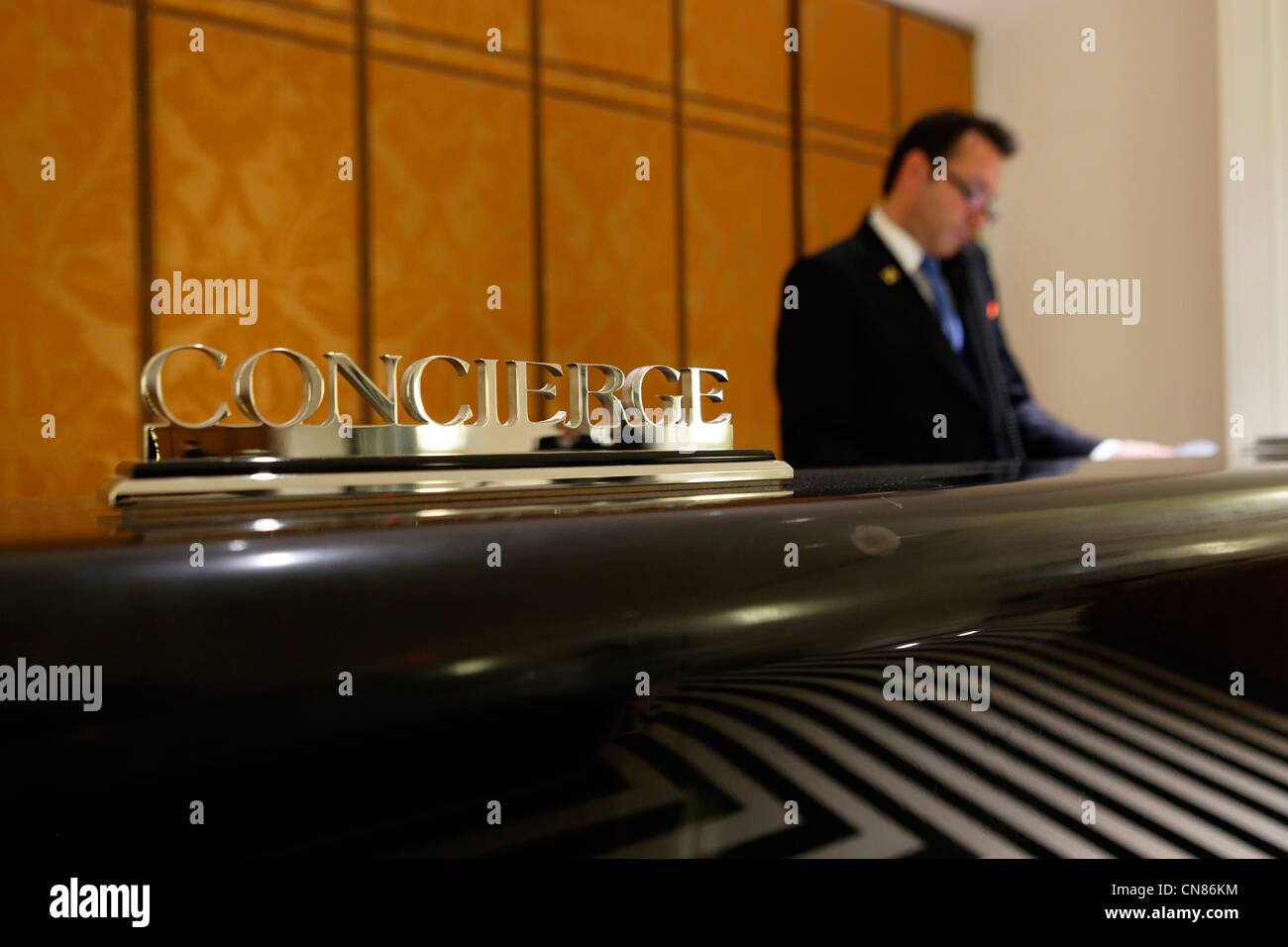 Hotel concierge hi-res stock photography and images - Alamy