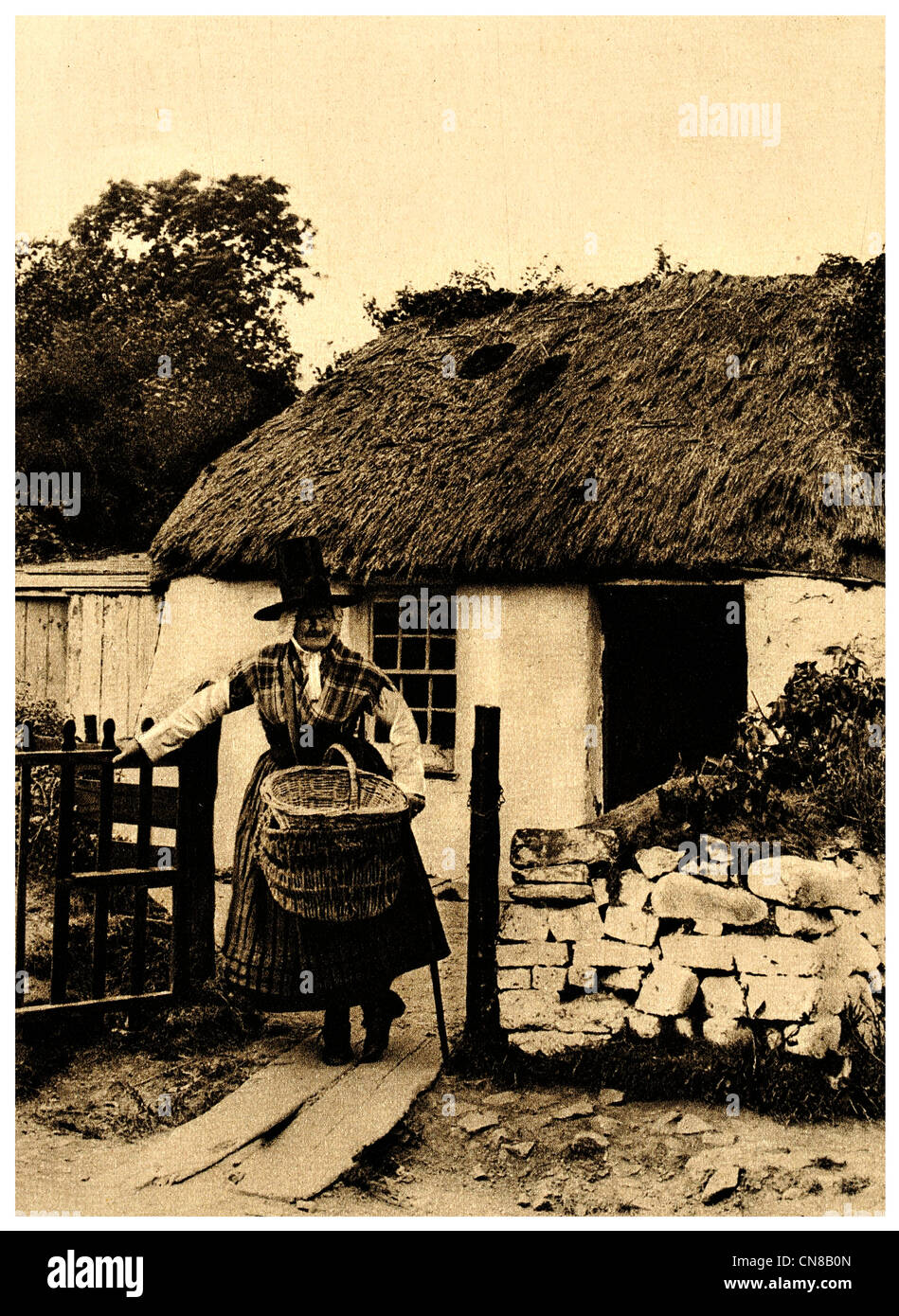 1914 Old South Wales Welsh Woman Fish wife Llangurn Costume high beaver hat muslin cap Stock Photo