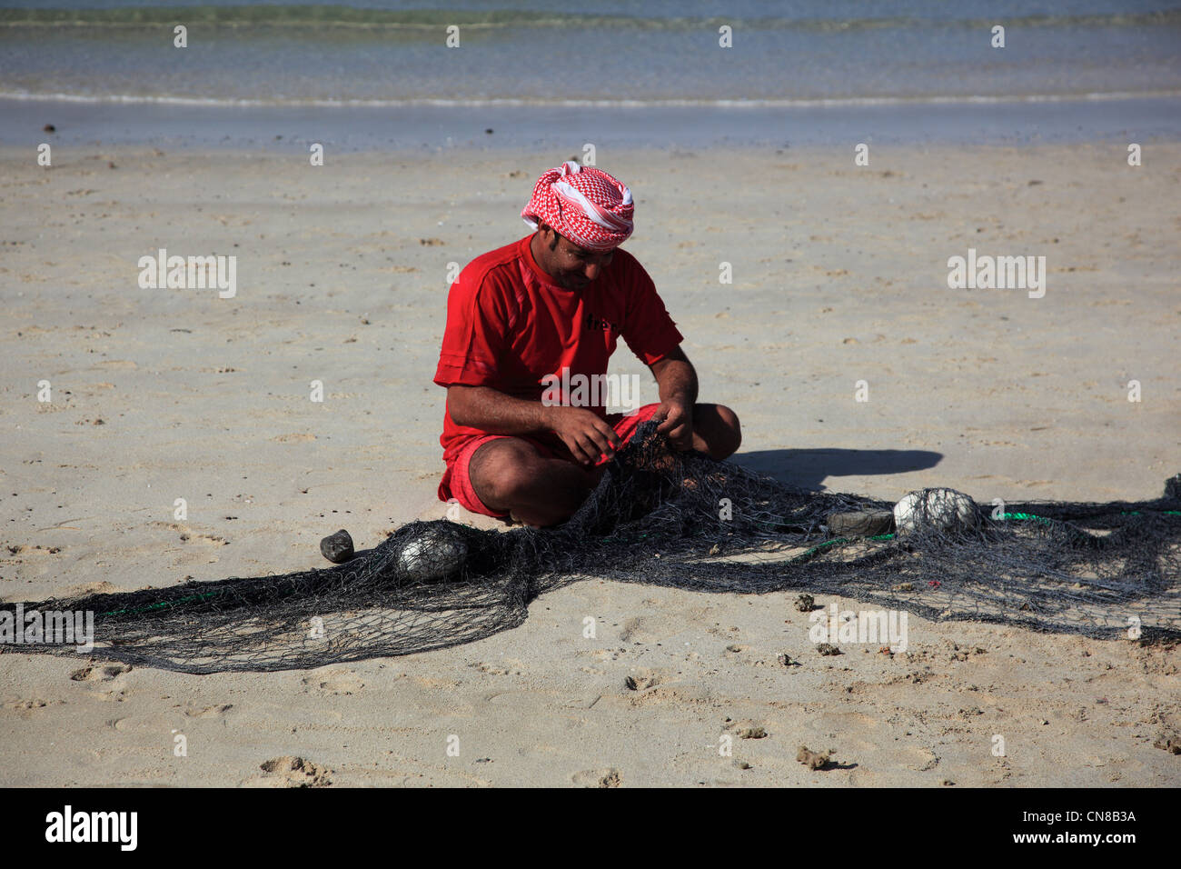 Fischer am Strand von Bukha am arabischen Golf, in der omanischen Enklave Musandam, Oman Stock Photo