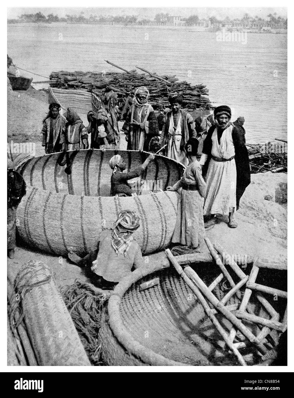 First published 1914  Koofah Togris Tigris River boat at Baghdad Afghanistan Stock Photo