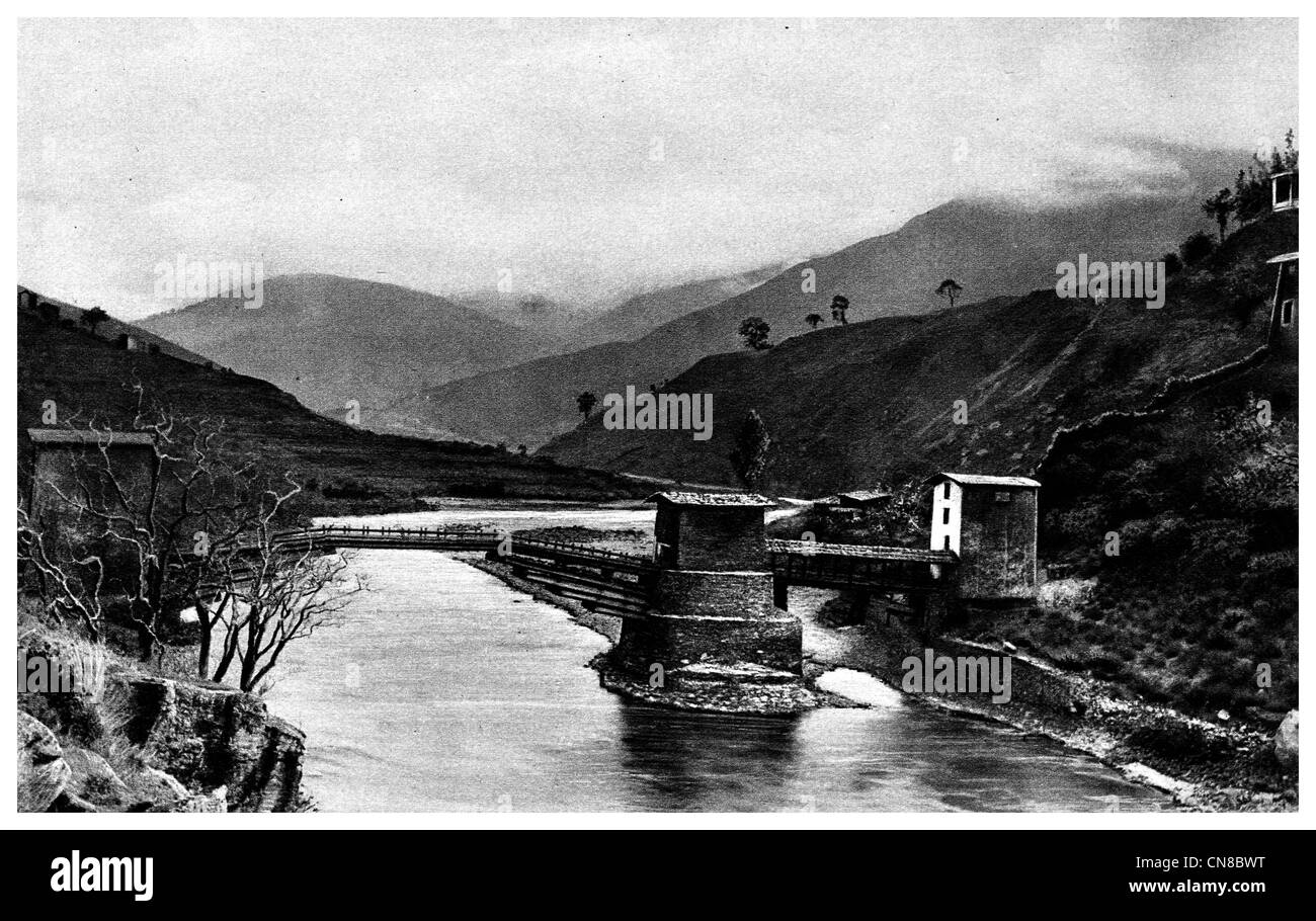 First published 1914 Angdu Pho Dong Bridge Bhutan stronghold river Stock Photo